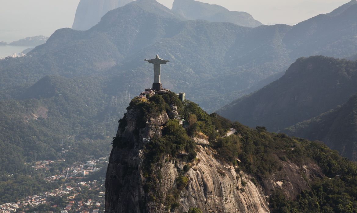 Operação integrada no Rio de Janeiro mobiliza 2 mil agentes contra o crime organizado