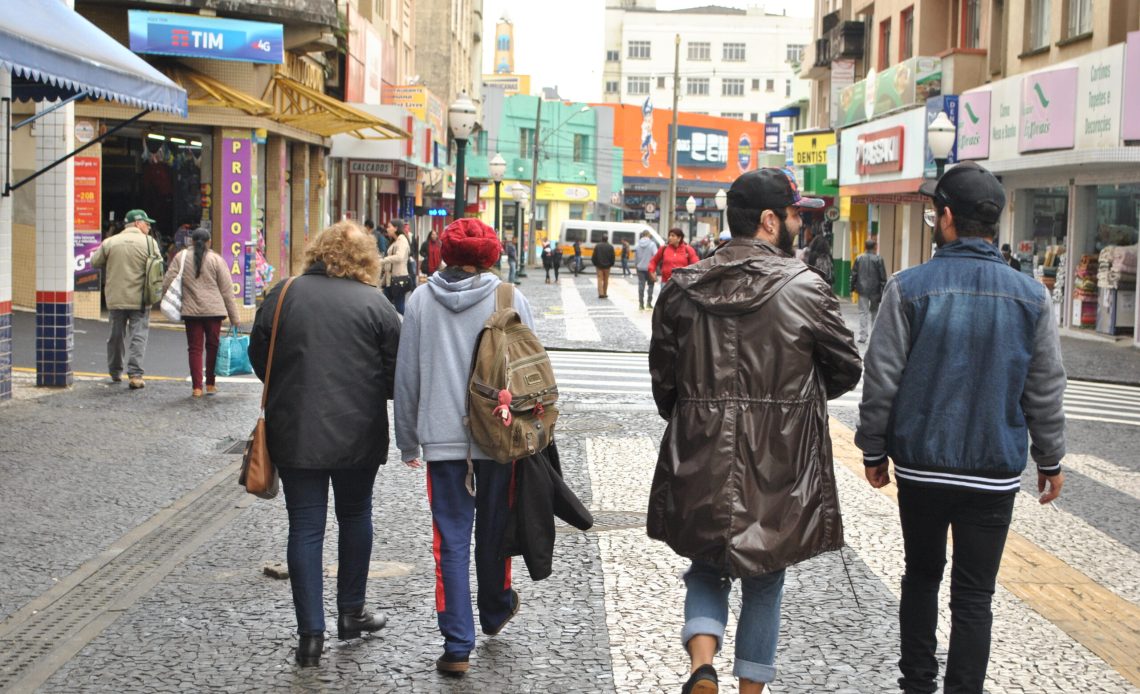 Comércios de rua de PG terão horário diferenciado no feriado de Proclamação da República; Confira