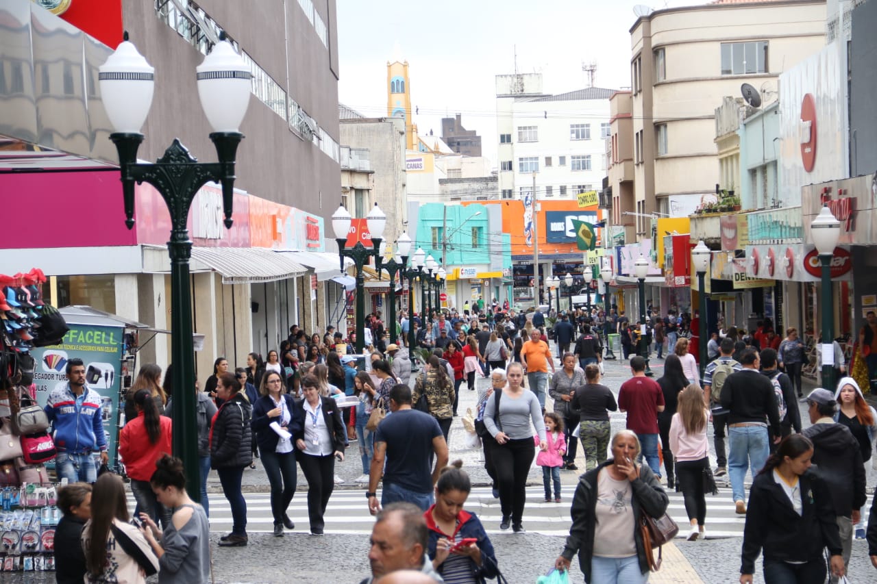 Confira os horários de funcionamento comércio de rua, shoppings e supermercados na semana do Natal