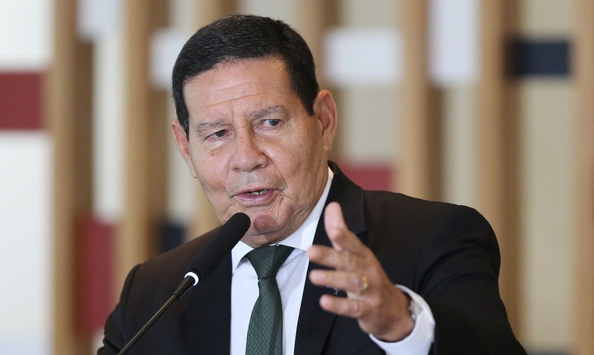 Mourão critica operação contra Marcos do Val: ‘Parece mais vingança do que dever de ofício’