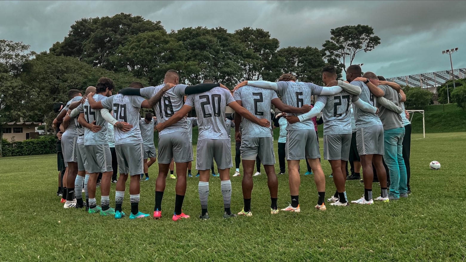 OFEC anuncia fim de contrato com dois jogadores do elenco; Veja quem são os atletas