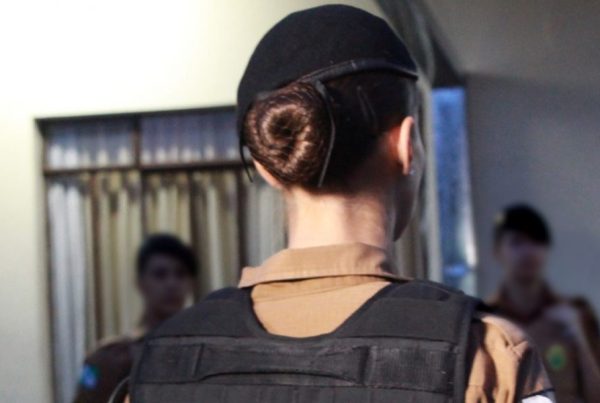 Policial feminina é agredida