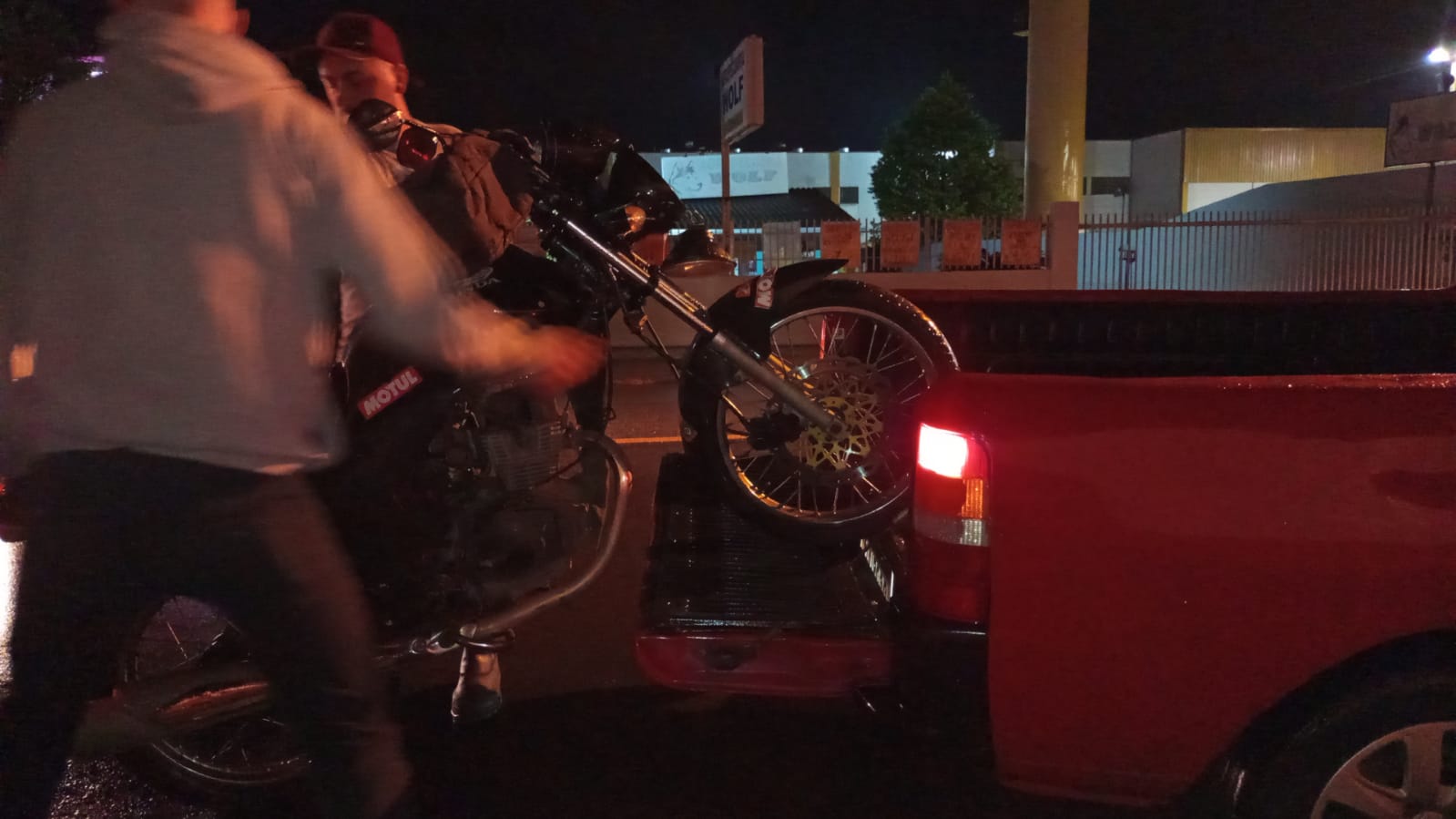 Abordagem por placa irregular termina com prisão e recuperação de moto furtada