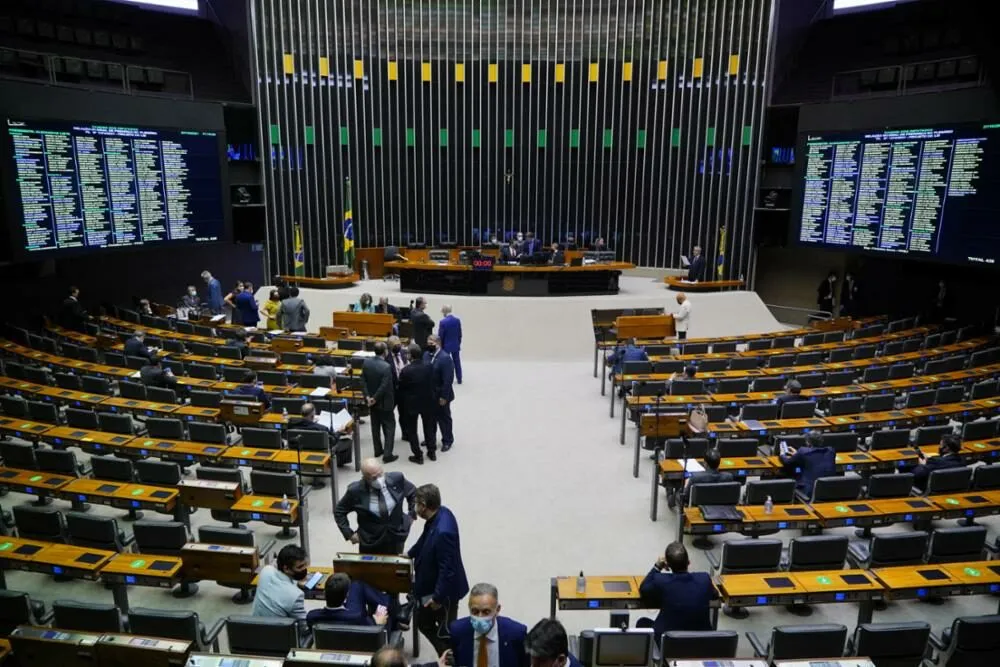 Câmara vota projeto para frear adultização de crianças nas redes sociais