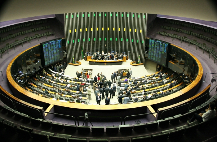 Câmara vota isenção do Imposto de Renda para renda de até R$ 5 mil