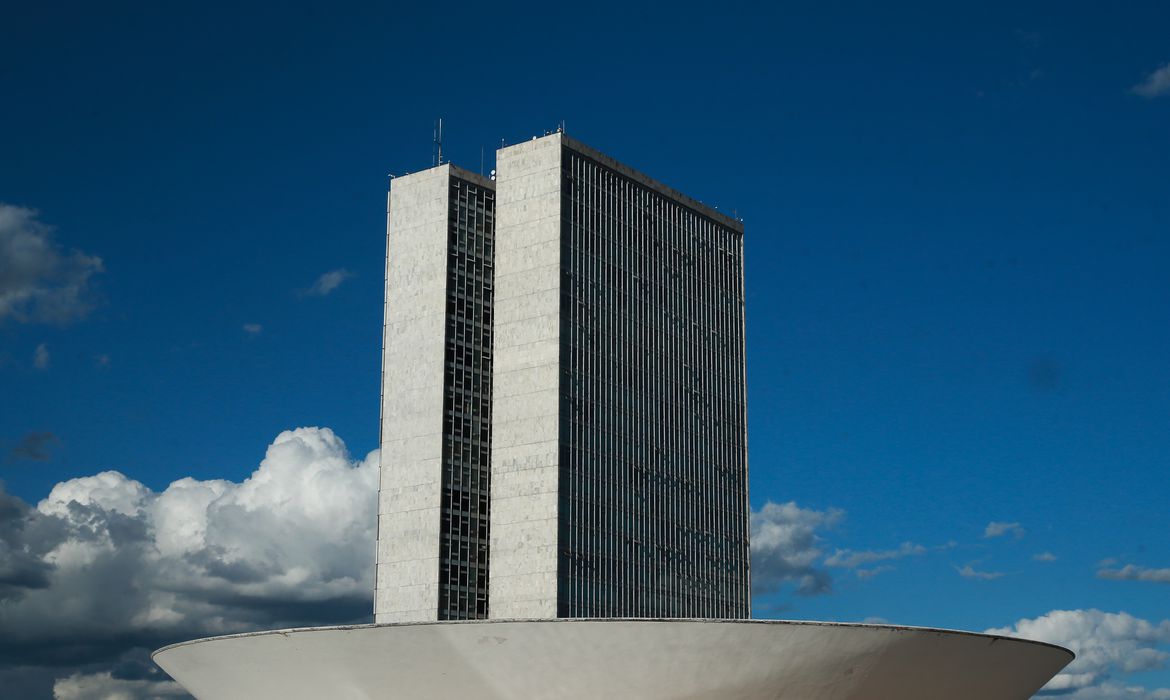 Polêmica: Senado paga R$ 173,6 mil por mês a assessores de “comissões fantasmas”