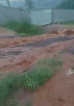 Vídeo: Moradores do Santa Maria pedem ajuda após as fortes chuvas atingirem o bairro