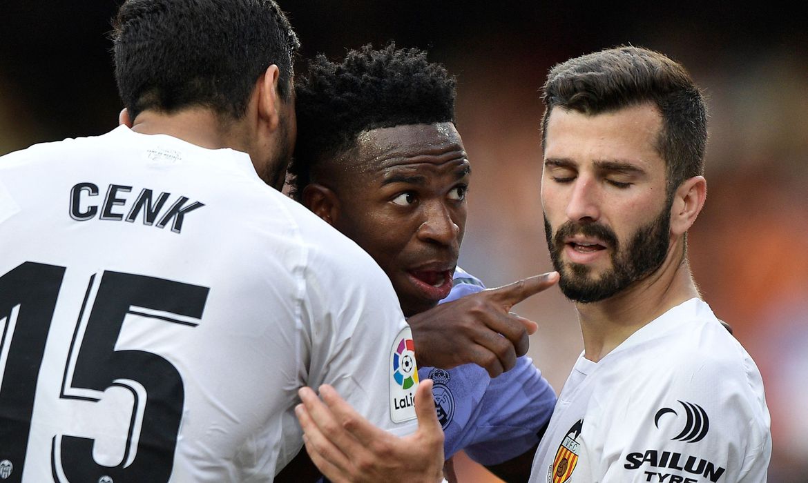 Vinicius Jr sofre racismo novamente em jogo do Real Madrid