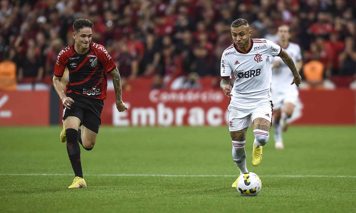 Flamengo e Athletico tentam retomar caminho das vitórias no Brasileiro