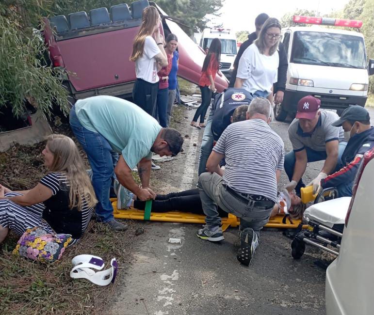 Grave acidente deixa ônibus da Saúde de Mallet destruído
