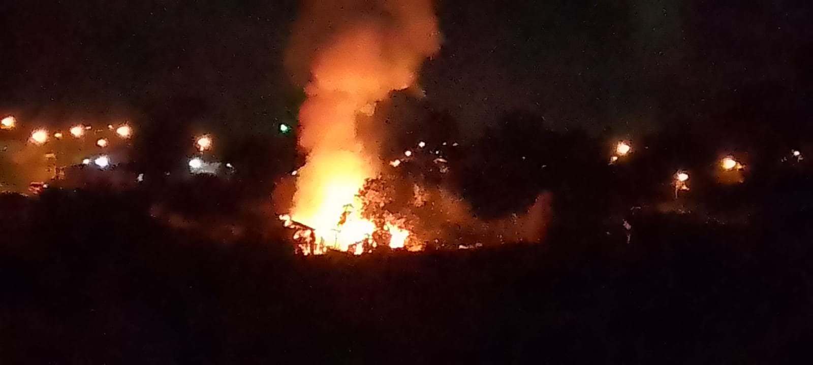URGENTE: Duas pessoas morrem em incêndio em residência na região de Uvaranas, em PG