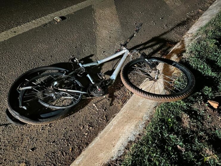 Ciclista morre ao ser atropelado e arrastado por carreta, no PR
