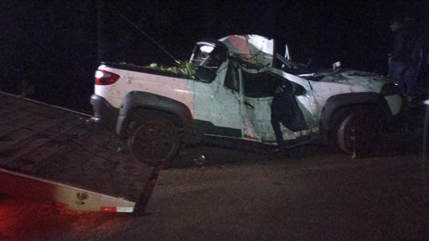 Homem morre ao bater caminhonete contra árvore, em Catanduvas