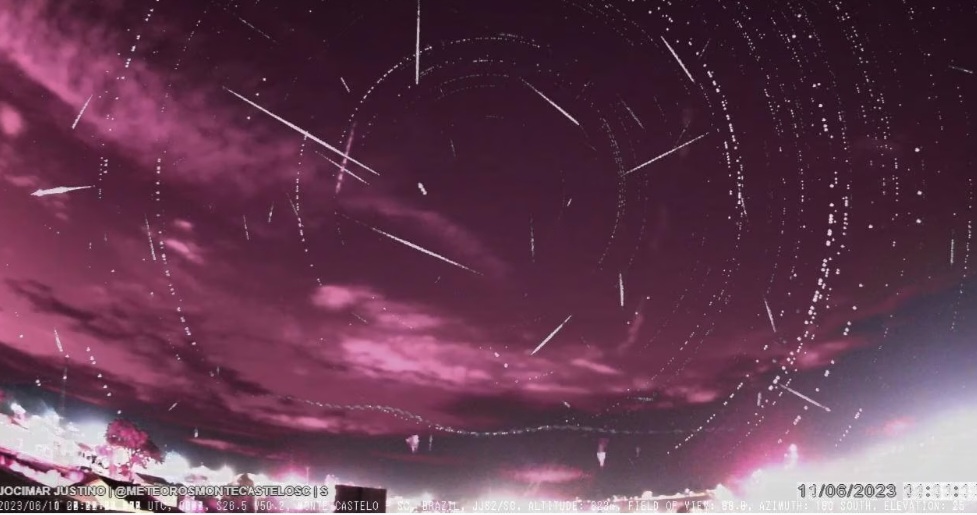 Câmera flagra mais de 300 meteoros no céu de SC