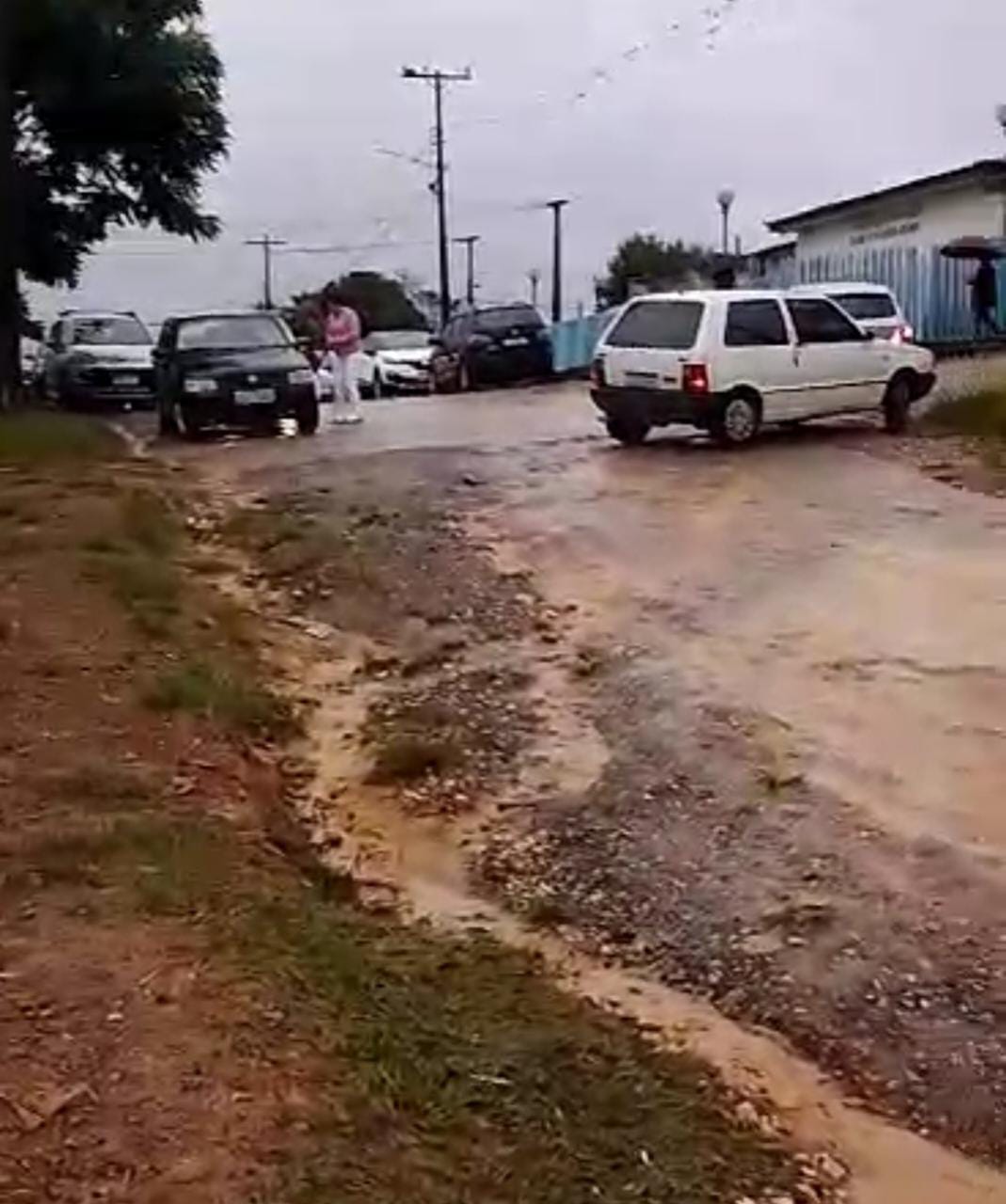 Moradores criticam falta de pavimentação: “Prefeita Elizabeth cadê o 100 % asfalto?’’