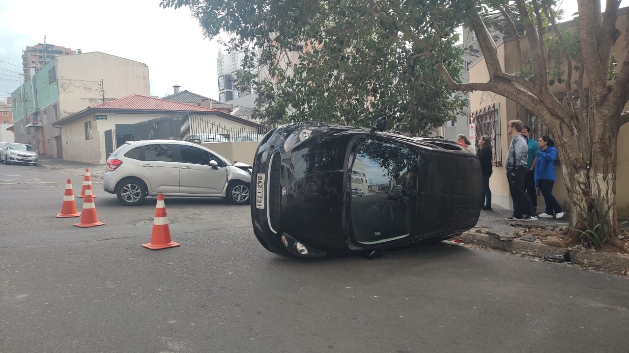 Falta placas de sinalização gera acidente no Centro de Ponta Grossa - MZ  Notícia