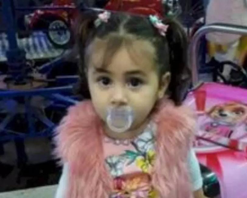 Menina de três anos morre após TV de tubo cair sobre ela