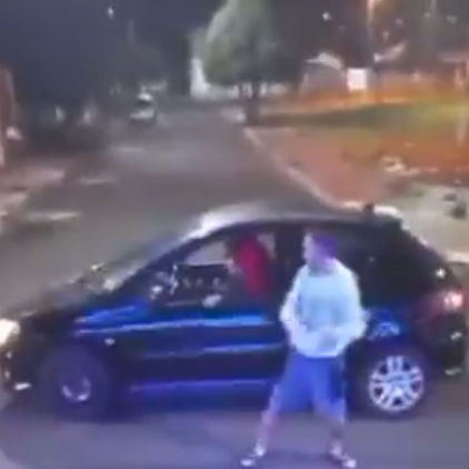 Vídeo: “Fofão” foge com carro após homem sair do veículo para dançar