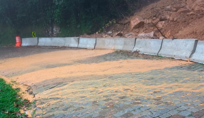 Estrada da Graciosa é fechada temporariamente devido ao excesso de chuvas