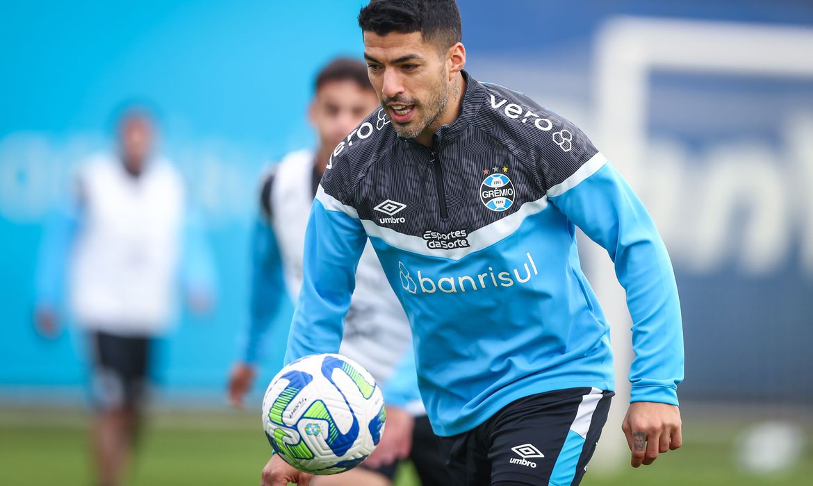 Grêmio tenta frear líder Botafogo em Porto Alegre