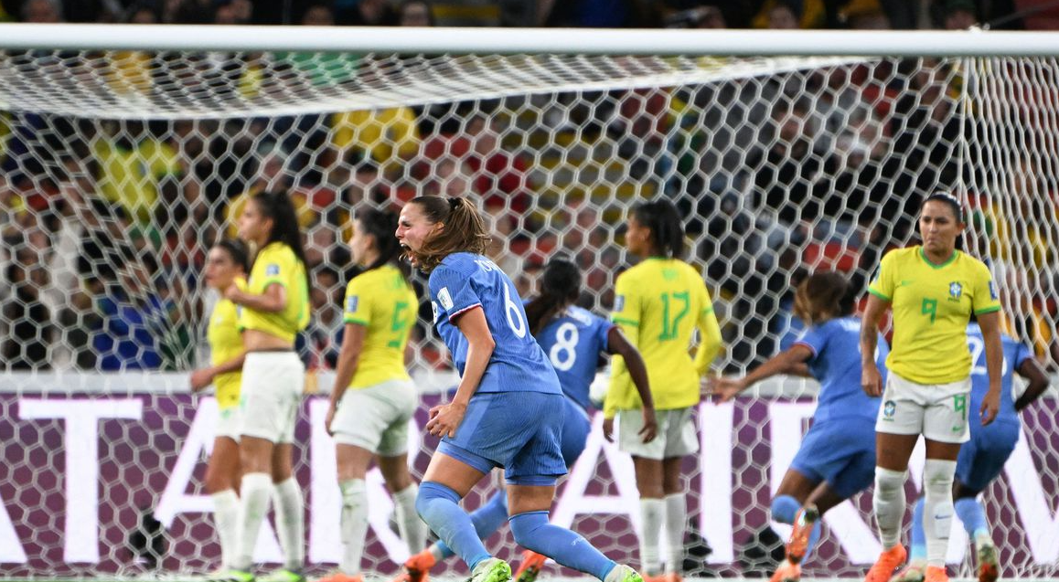 França vence Brasil e assume a ponta do grupo F do Mundial: 2 a 1
