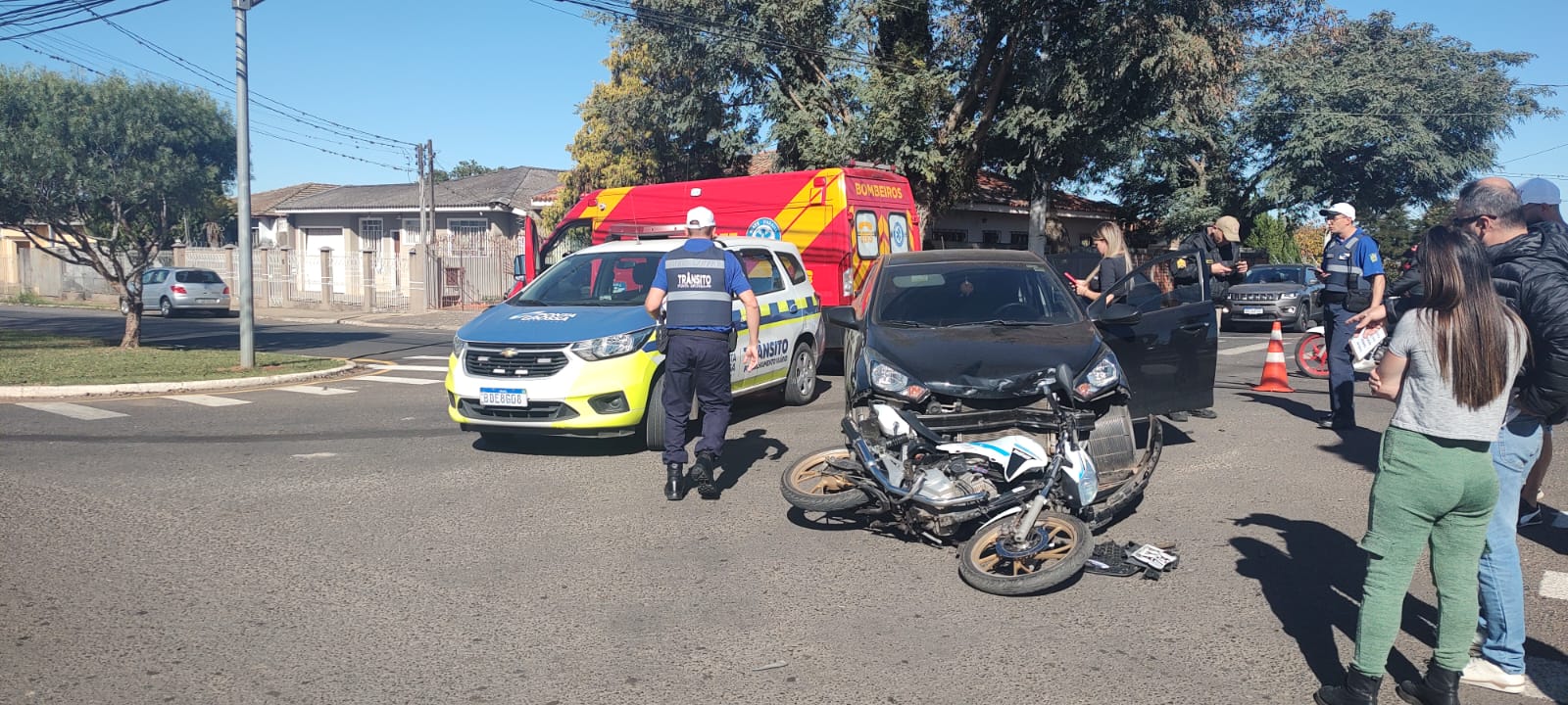 Colisão frontal deixa motociclista ferido em PG