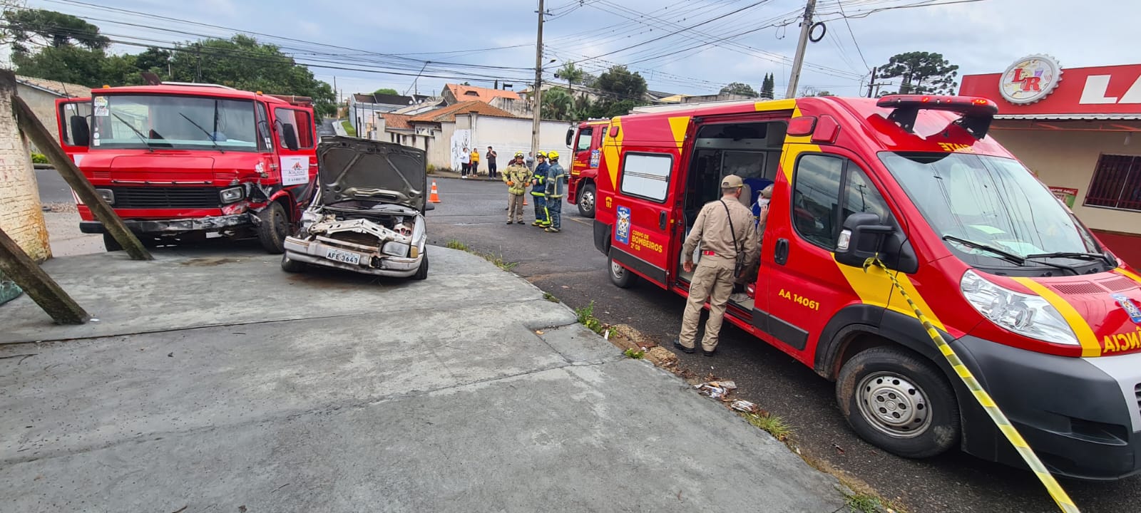 Acidente deixa motorista preso nas ferragens e Siate é acionado em Ponta Grossa