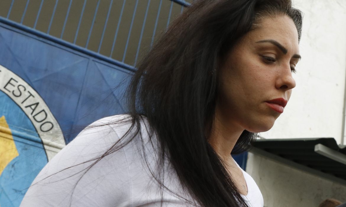 Monique Medeiros, acusada por morte do filho, volta à prisão