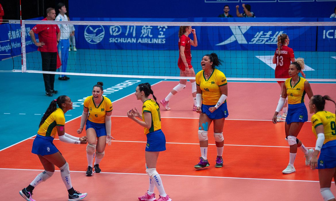 Vôlei feminino do Brasil garante vitória épica contra a Polônia nos Jogos Mundiais Universitários