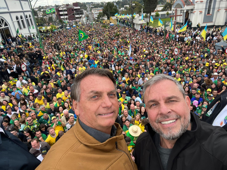 Deputado protocola projeto que concede o Título de Cidadão Honorário do Paraná ao ex- presidente Bolsonaro