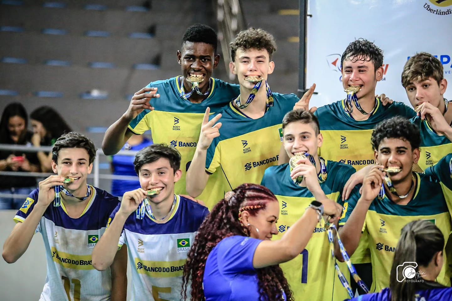 Atleta de PG conquista campeonato sul-americano com seleção de vôlei