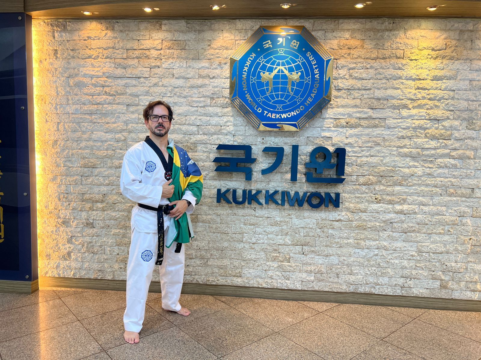 Atleta de PG representa o Brasil em competição internacional de taekwondo