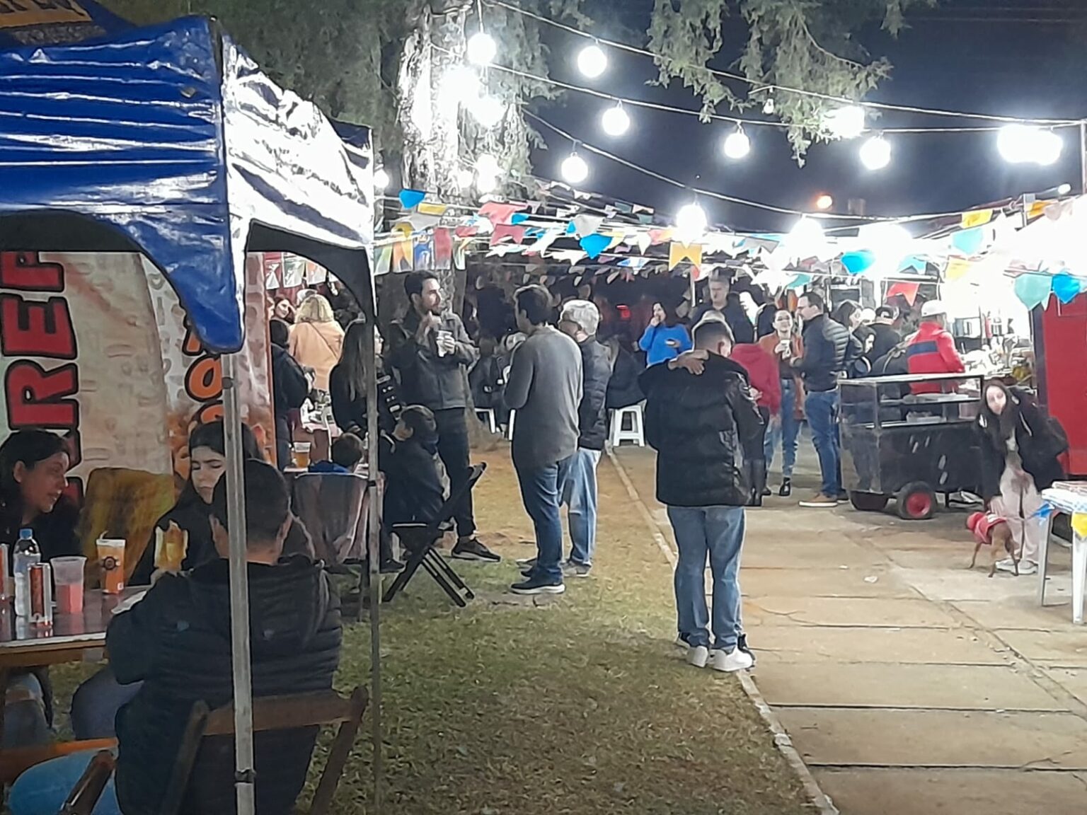 Feira Gastronômica movimenta praça do Jardim Carvalho em Ponta Grossa