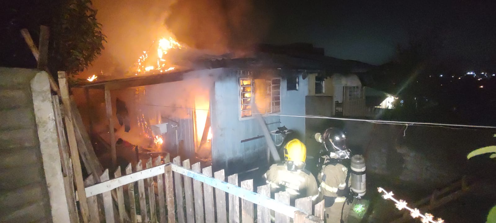 Mulher ateia fogo na própria casa após brigar com o marido em Ponta Grossa