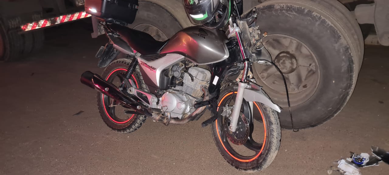 Acidente envolvendo motocicleta e caminhão deixa homem ferido em Ponta Grossa