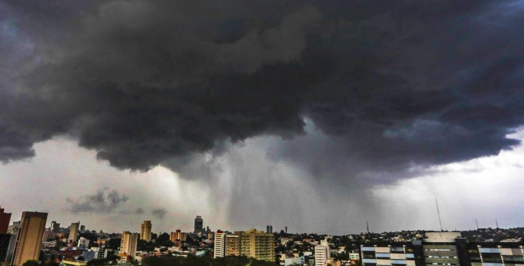 Alerta laranja: Paraná enfrenta temporal com ventos de até 100 km/h