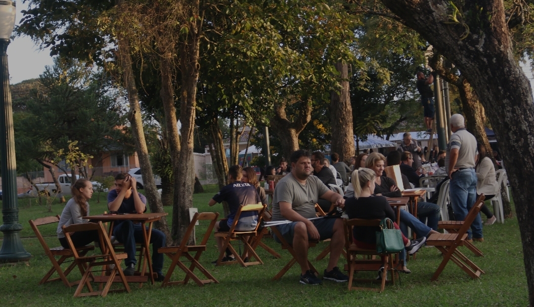 Feira Gastronômica movimenta a Praça Santo Antônio em Ponta Grossa