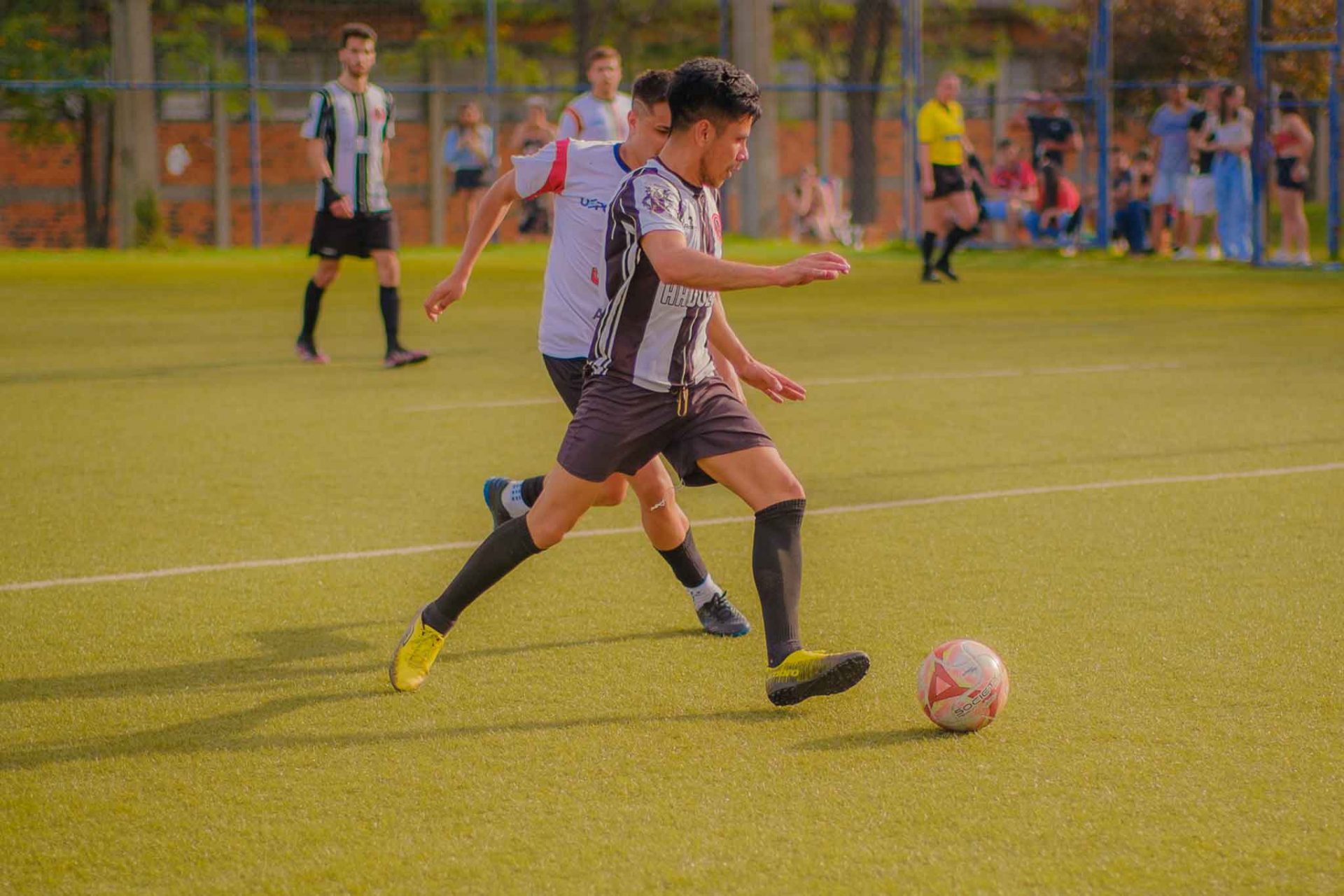 UEPG abre inscrições de escola gratuita de futebol para adolescentes