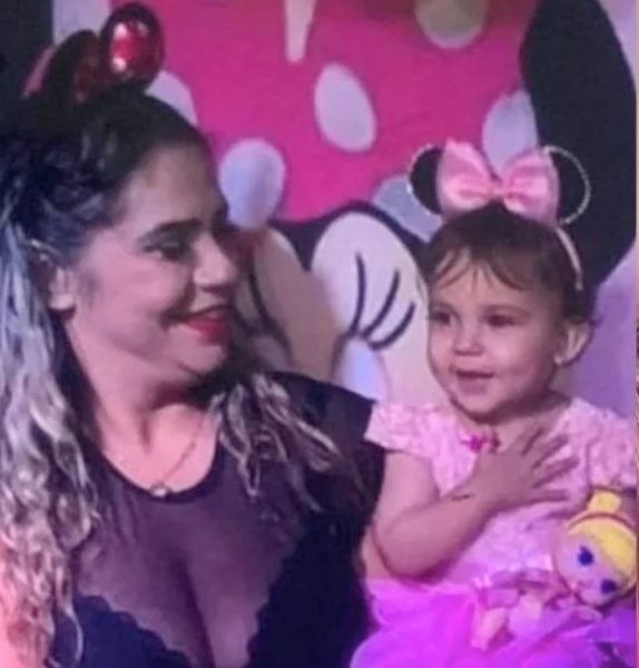 Criança morre após se engasgar com uva após jantar com a família