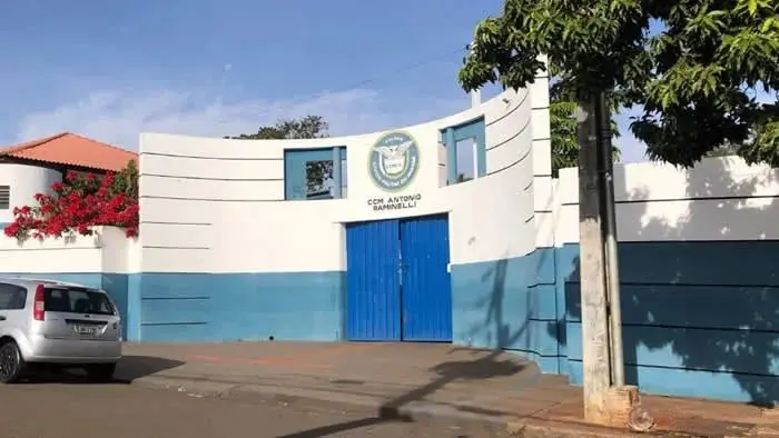 Aluno de 16 anos morre dentro de sala de aula em Colégio Cívico-Militar