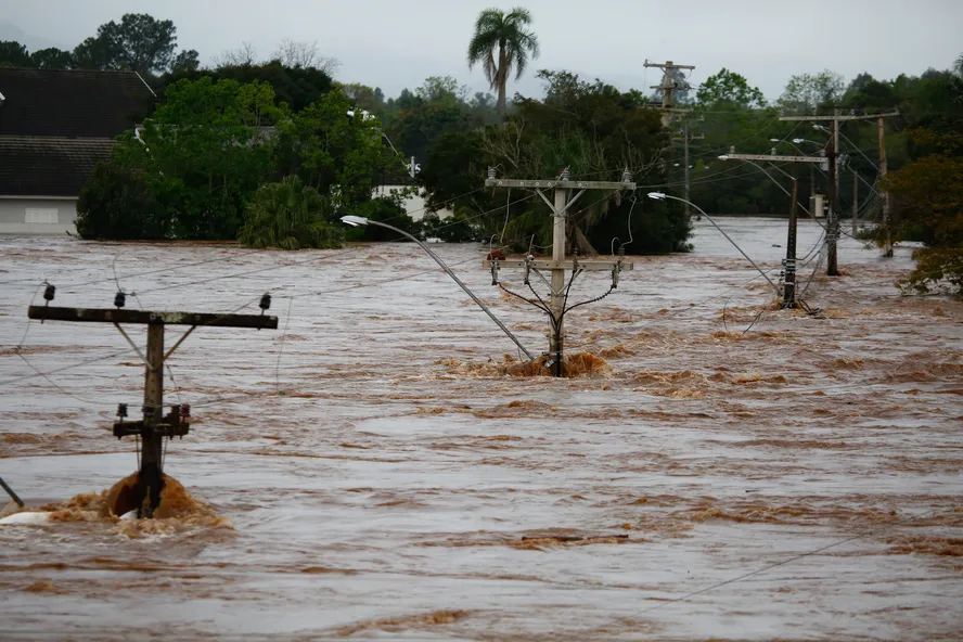 Sobe para 32 o número de mortes causadas pela passagem do ciclone na região Sul do Brasil