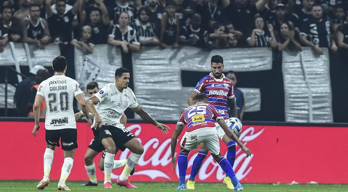 Mano Menezes quer Corinthians mais compacto: “A equipe está um pouco longe”