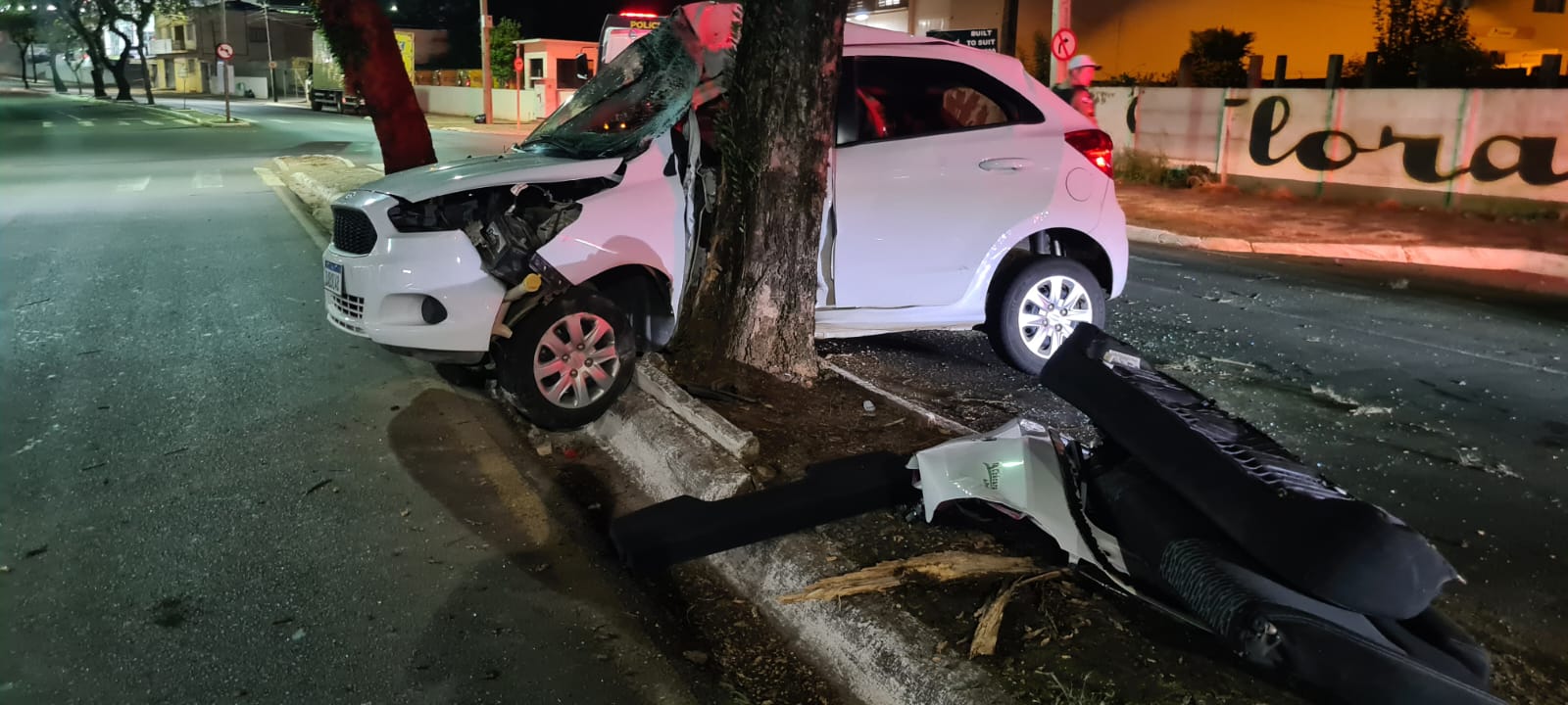 Dois jovens ficam em estado grave após acidente em Ponta Grossa