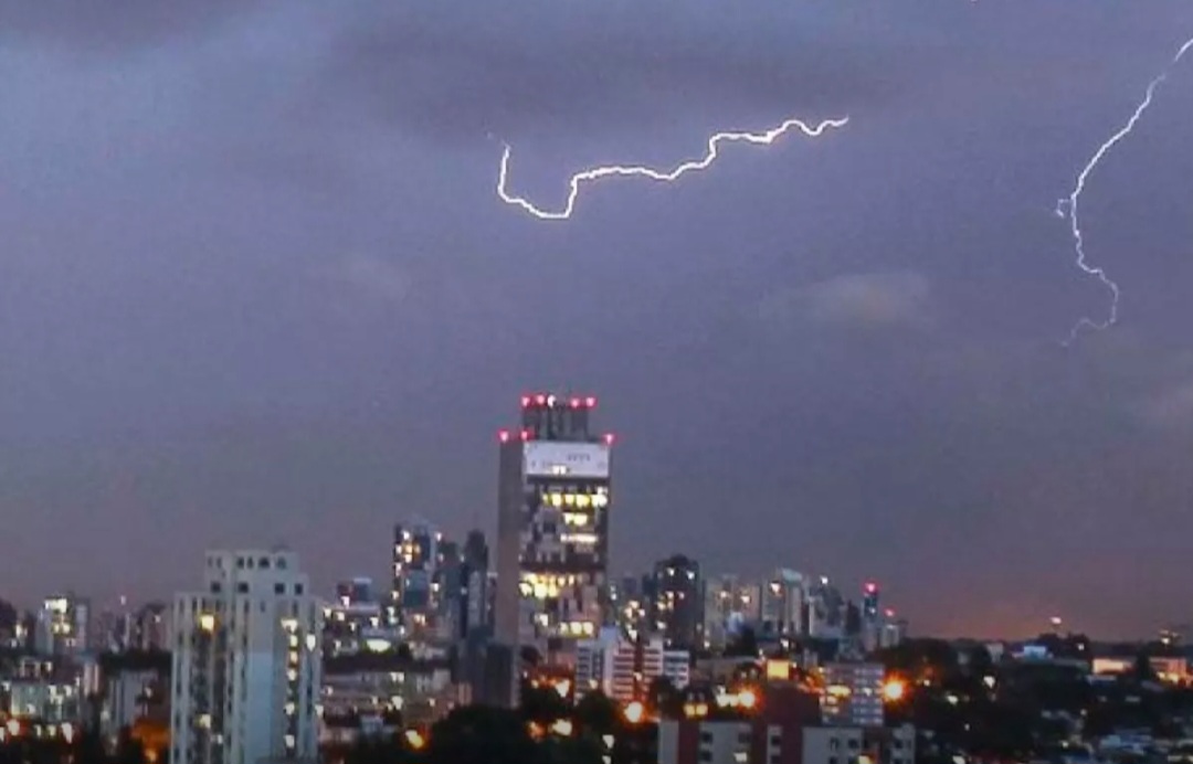 Feriado será marcado por chuva com risco de temporal no Paraná