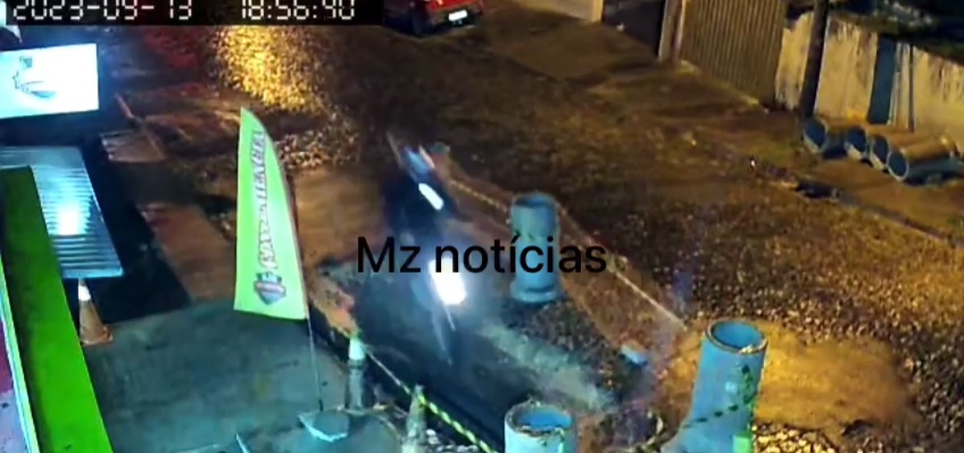 Vídeo: motociclista cai dentro de cratera em Ponta Grossa