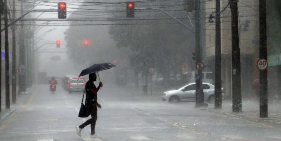 Alerta amarelo: temporal e ciclone devem atingir o Paraná com ventos de até 60 km/h