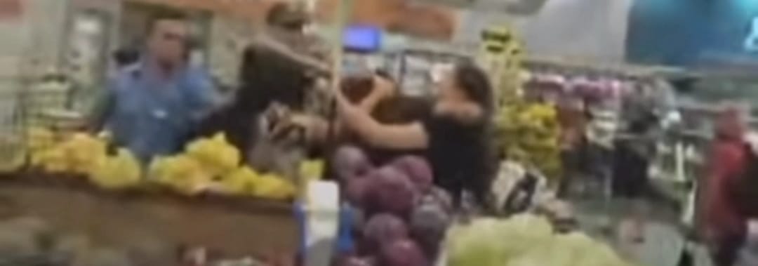 Vídeo: Mulheres “saem na mão’’ dentro de supermercado