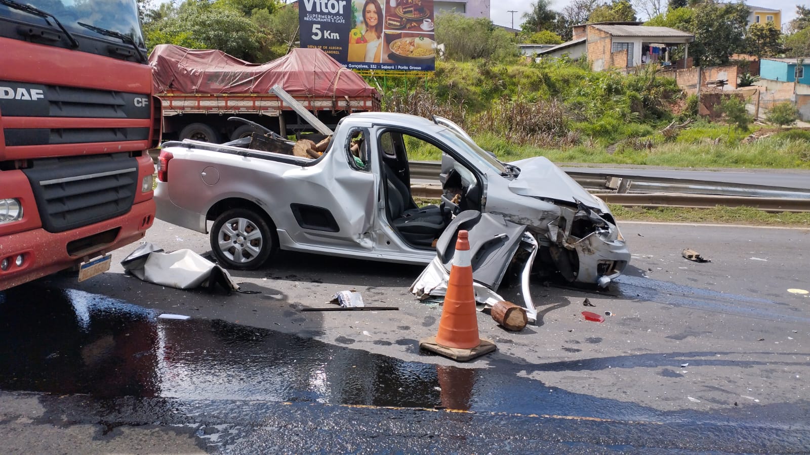 Falta de sinalização provoca grave acidente na BR-376, em Ponta Grossa