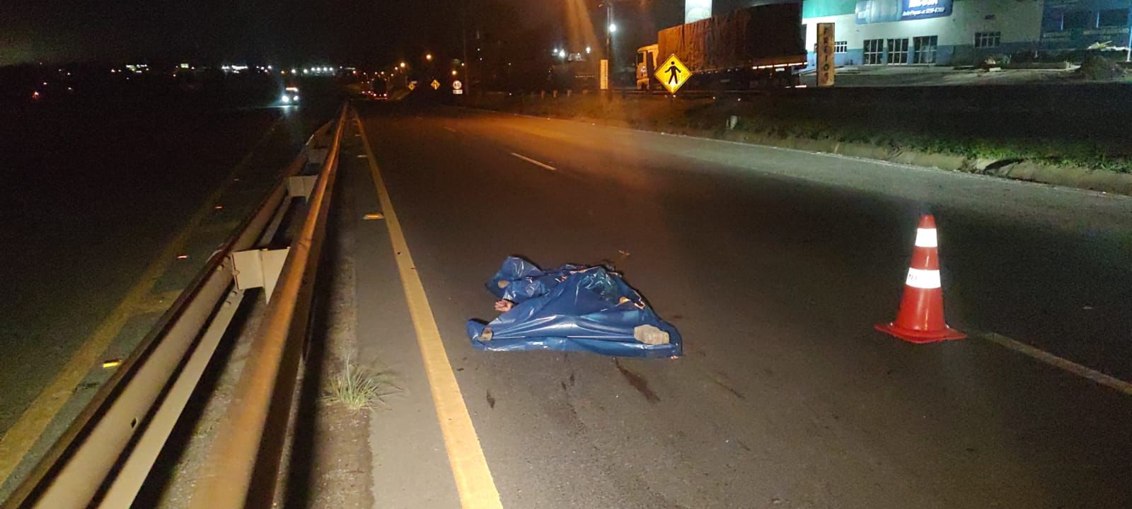 Homem morre atropelado na ‘Souza Naves’ e motorista foge sem prestar socorro