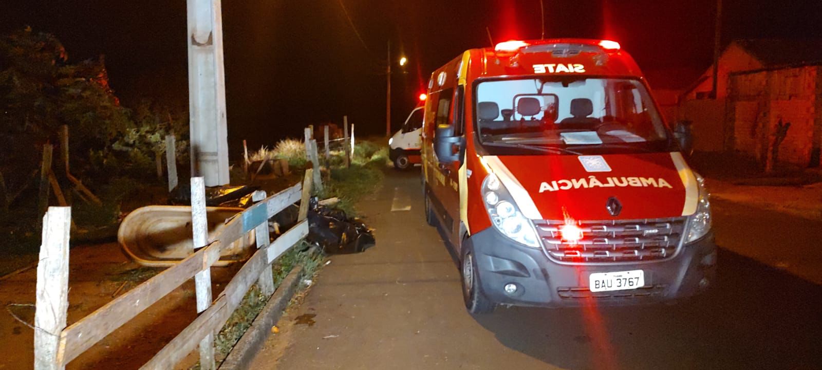 Homem morre ao bater moto de trilha contra poste em Ponta Grossa